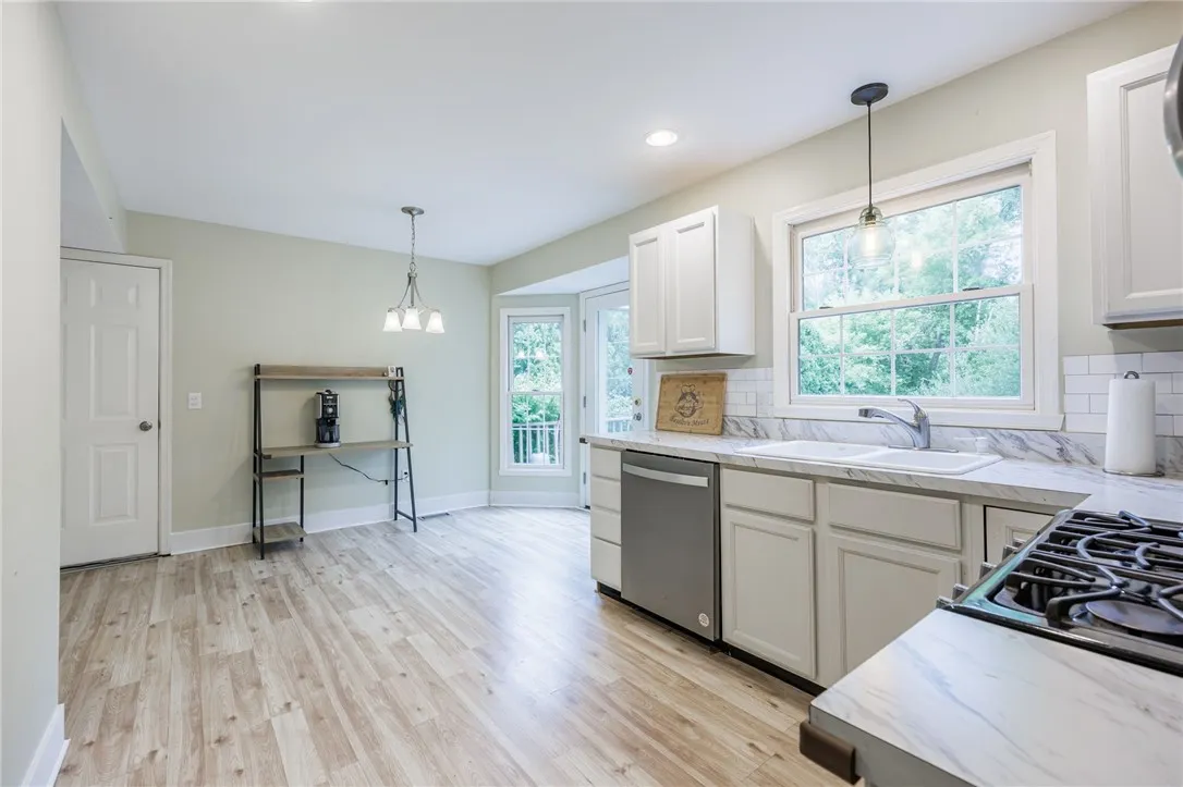 3366 Heather Brook Lane, Walworth, New York 14502, Walworth, New York 14502, 4 Bedrooms Bedrooms, 9 Rooms Rooms,1 BathroomBathrooms,Residential,Closed,3366 Heather Brook Lane, Walworth, New York 14502,0,R1631825