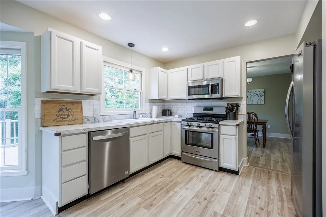 3366 Heather Brook Lane, Walworth, New York 14502, Walworth, New York 14502, 4 Bedrooms Bedrooms, 9 Rooms Rooms,1 BathroomBathrooms,Residential,Closed,3366 Heather Brook Lane, Walworth, New York 14502,0,R1631825