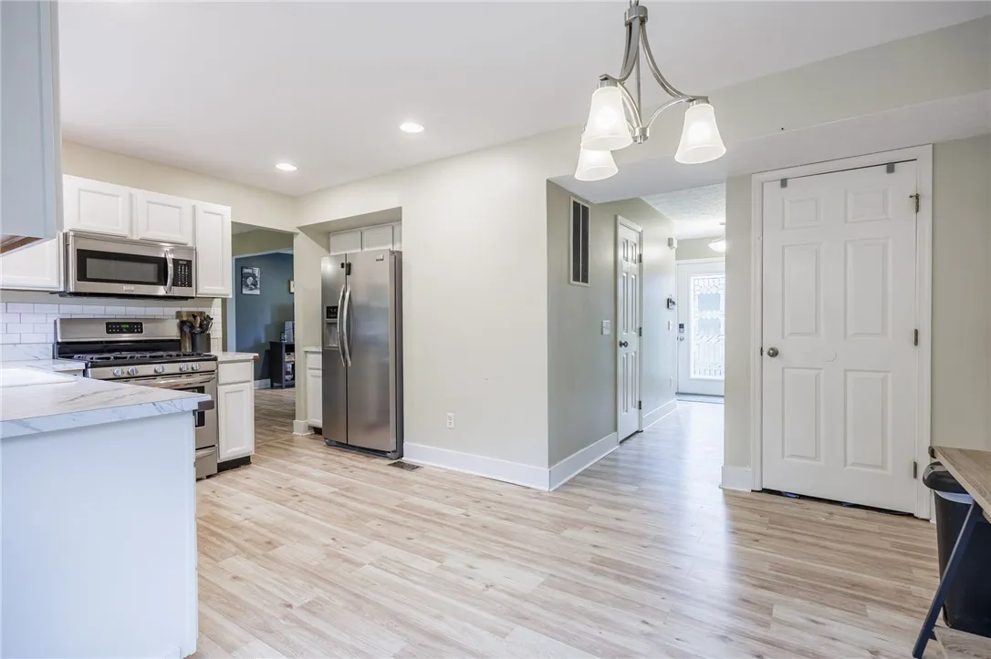 3366 Heather Brook Lane, Walworth, New York 14502, Walworth, New York 14502, 4 Bedrooms Bedrooms, 9 Rooms Rooms,1 BathroomBathrooms,Residential,Closed,3366 Heather Brook Lane, Walworth, New York 14502,0,R1631825