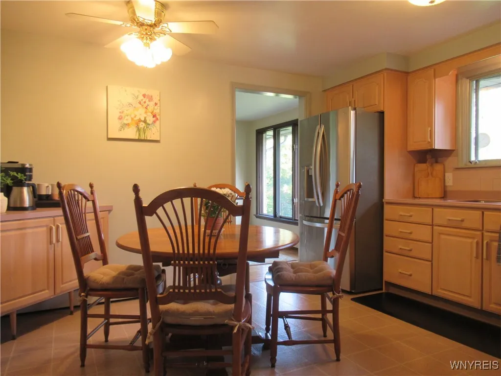 Homey & Bright Place to Gather