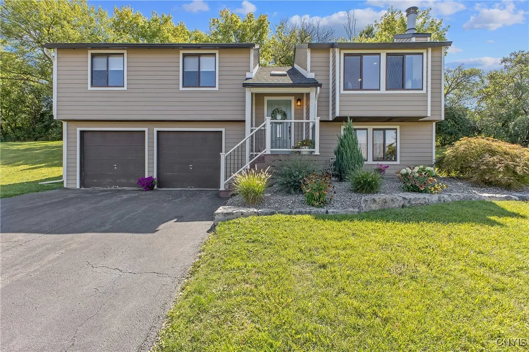 229 Woodmont Drive, Camillus, New York 13031, Camillus, New York 13031, 3 Bedrooms Bedrooms, 7 Rooms Rooms,1 BathroomBathrooms,Residential,Closed,229 Woodmont Drive, Camillus, New York 13031,0,S1635617