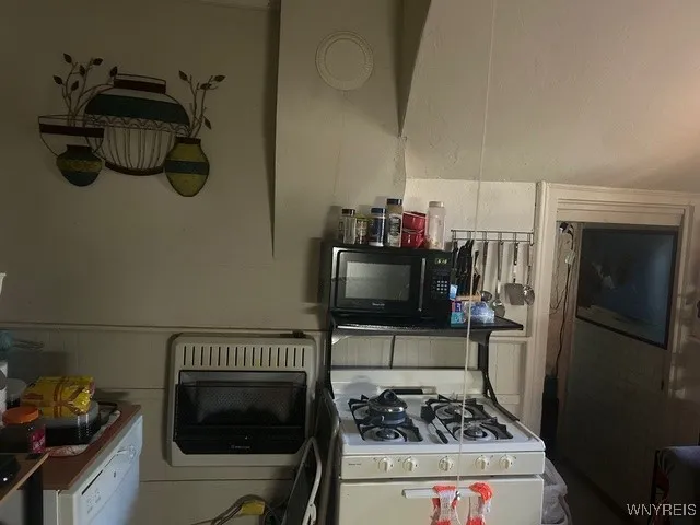 14 Box Avenue, Buffalo, New York 14211, Buffalo, New York 14211, 4 Bedrooms Bedrooms, ,2 BathroomsBathrooms,Residential,For Sale,14 Box Avenue, Buffalo, New York 14211,0,B1635511