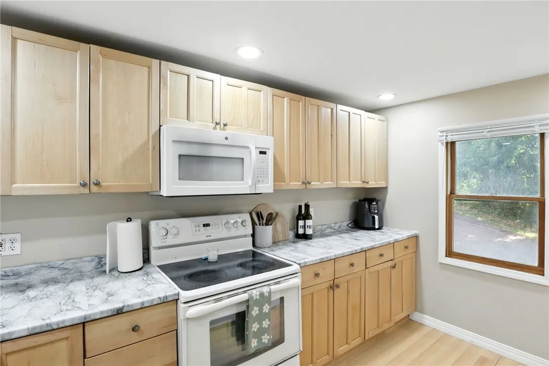 5639 Palmyra Road, Pittsford, New York 14534, Pittsford, New York 14534, 3 Bedrooms Bedrooms, ,3 BathroomsBathrooms,Residential,Closed,5639 Palmyra Road, Pittsford, New York 14534,0,R1634933