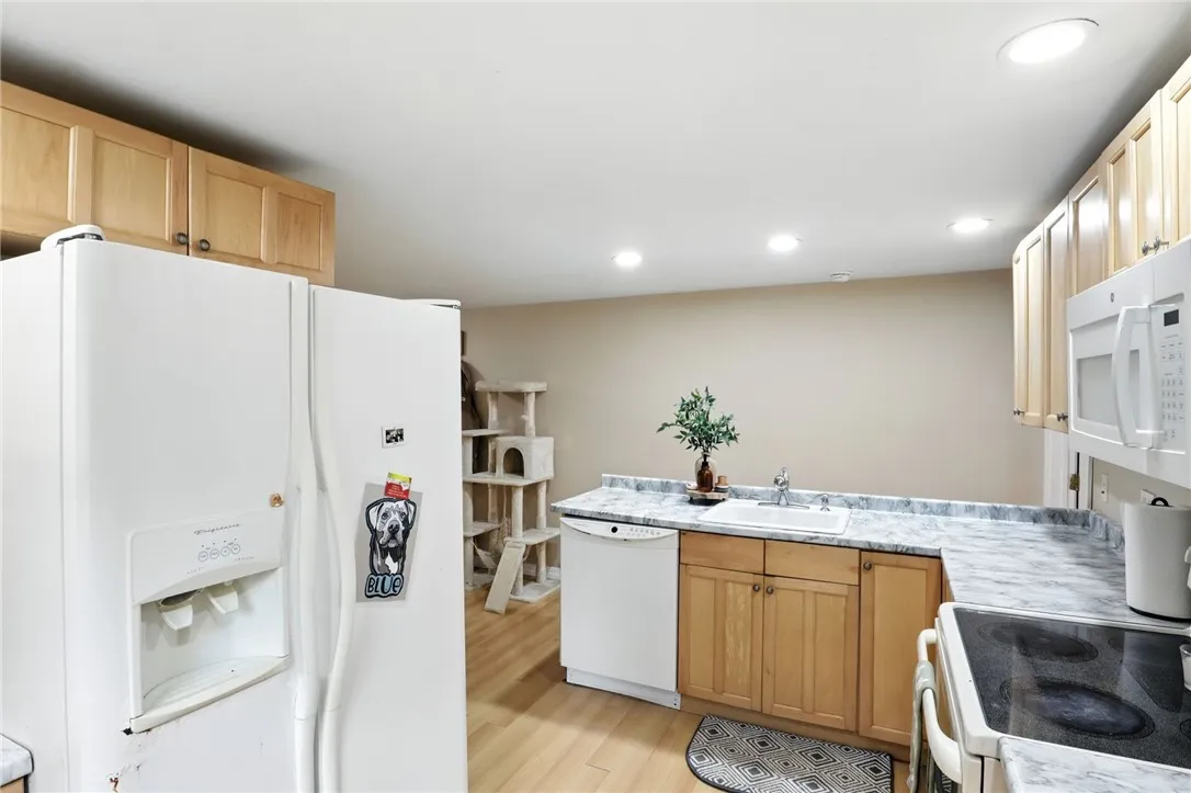 5639 Palmyra Road, Pittsford, New York 14534, Pittsford, New York 14534, 3 Bedrooms Bedrooms, ,3 BathroomsBathrooms,Residential,Closed,5639 Palmyra Road, Pittsford, New York 14534,0,R1634933