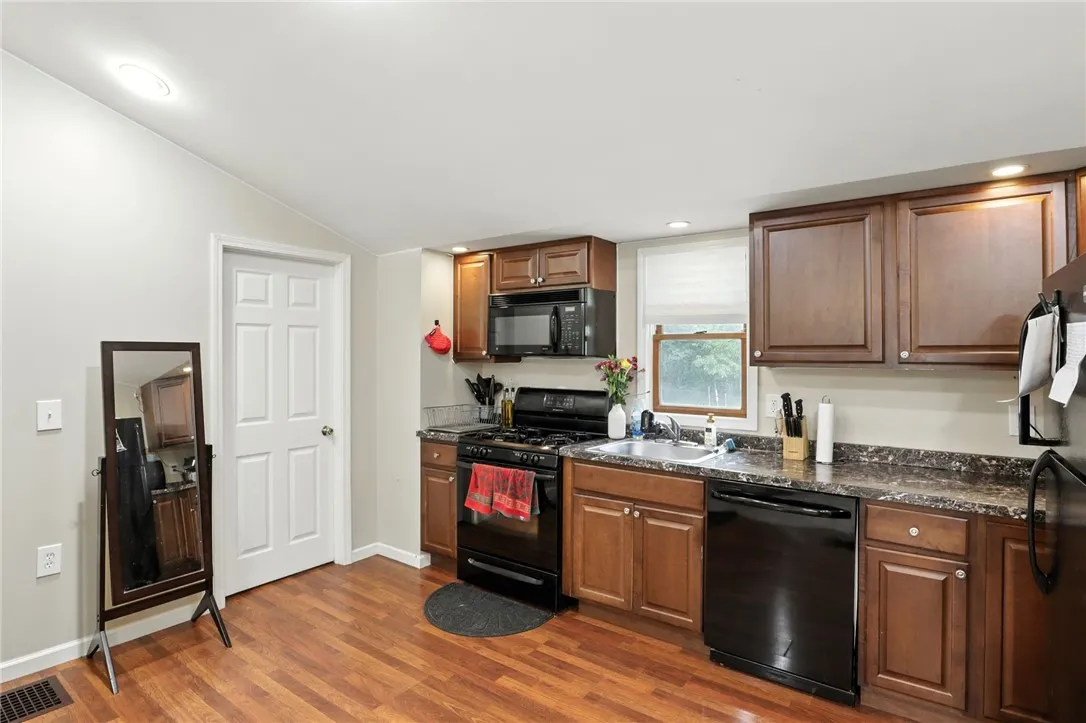 5639 Palmyra Road, Pittsford, New York 14534, Pittsford, New York 14534, 3 Bedrooms Bedrooms, ,3 BathroomsBathrooms,Residential,Closed,5639 Palmyra Road, Pittsford, New York 14534,0,R1634933