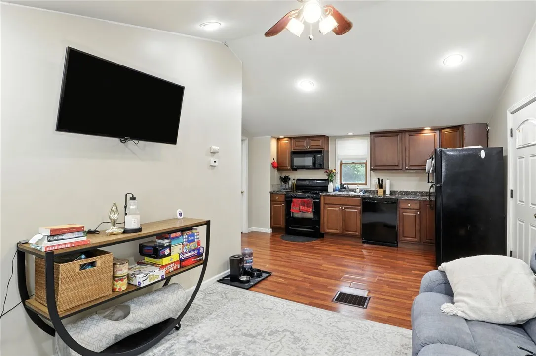 5639 Palmyra Road, Pittsford, New York 14534, Pittsford, New York 14534, 3 Bedrooms Bedrooms, ,3 BathroomsBathrooms,Residential,Closed,5639 Palmyra Road, Pittsford, New York 14534,0,R1634933