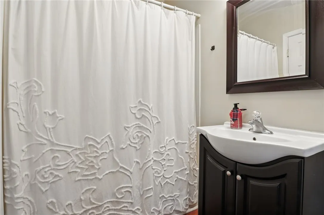 5639 Palmyra Road, Pittsford, New York 14534, Pittsford, New York 14534, 3 Bedrooms Bedrooms, ,3 BathroomsBathrooms,Residential,Closed,5639 Palmyra Road, Pittsford, New York 14534,0,R1634933