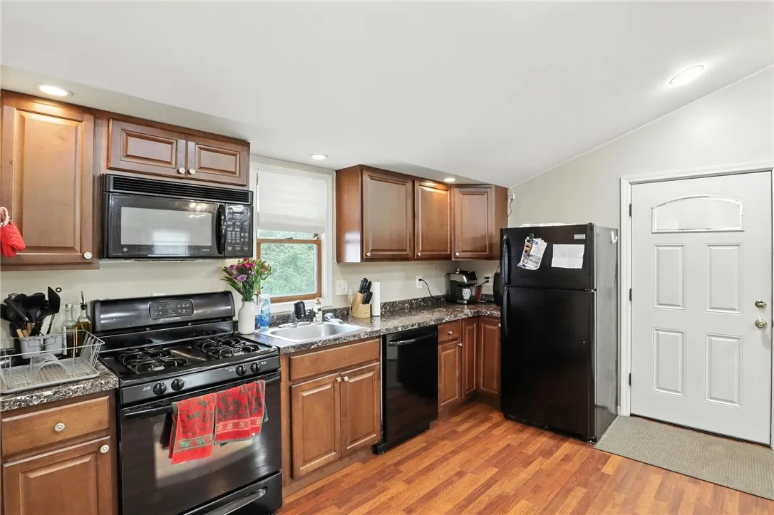 5639 Palmyra Road, Pittsford, New York 14534, Pittsford, New York 14534, 3 Bedrooms Bedrooms, ,3 BathroomsBathrooms,Residential,Closed,5639 Palmyra Road, Pittsford, New York 14534,0,R1634933