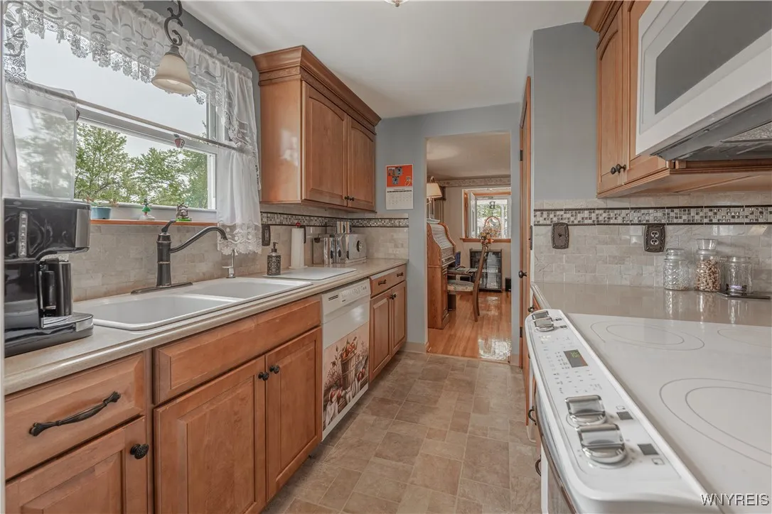 80 Gath Terrace, Tonawanda, New York 14150, Tonawanda, New York 14150, 2 Bedrooms Bedrooms, 7 Rooms Rooms,2 BathroomsBathrooms,Residential,Closed,80 Gath Terrace, Tonawanda, New York 14150,0,B1635882