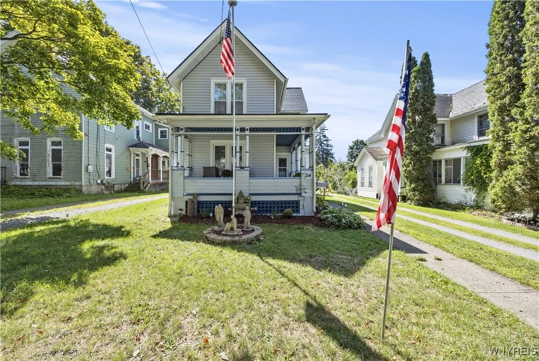 24 Elm Street, Warsaw, New York 14569, Warsaw, New York 14569, 5 Bedrooms Bedrooms, 10 Rooms Rooms,2 BathroomsBathrooms,Residential,Closed,24 Elm Street, Warsaw, New York 14569,0,B1635189