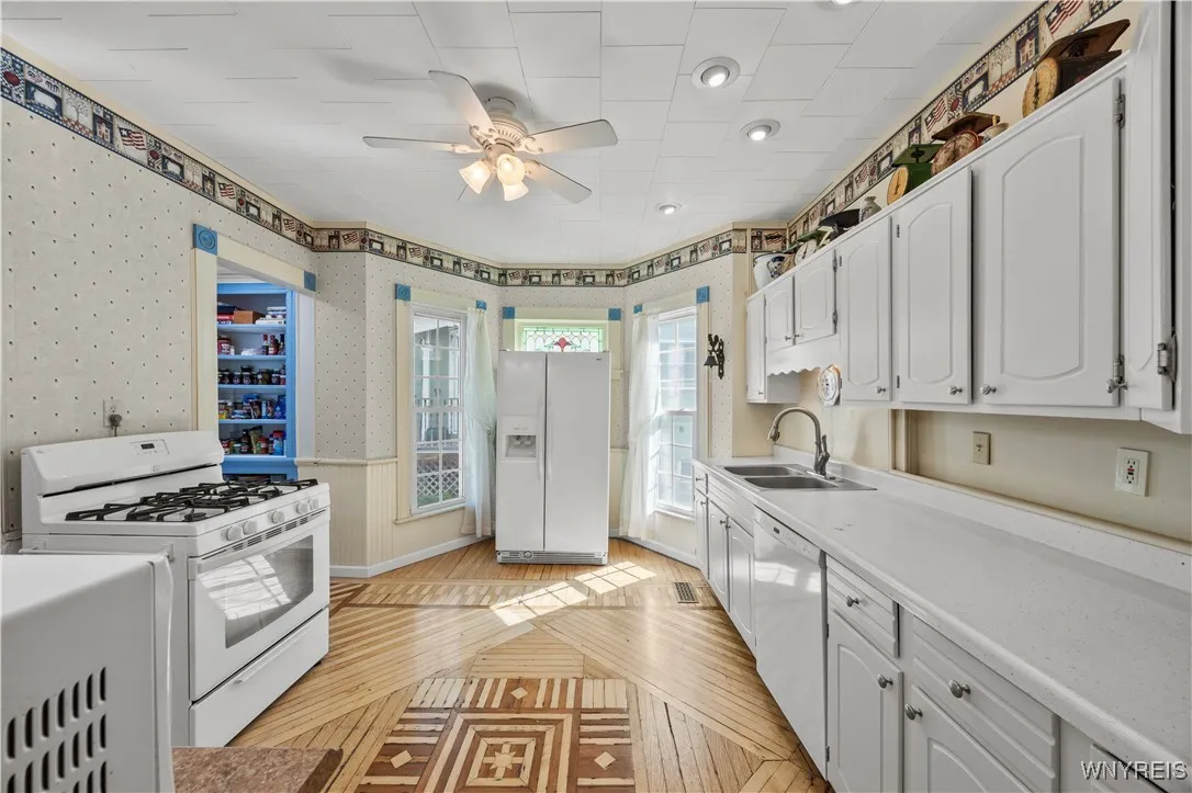 24 Elm Street, Warsaw, New York 14569, Warsaw, New York 14569, 5 Bedrooms Bedrooms, 10 Rooms Rooms,2 BathroomsBathrooms,Residential,Closed,24 Elm Street, Warsaw, New York 14569,0,B1635189