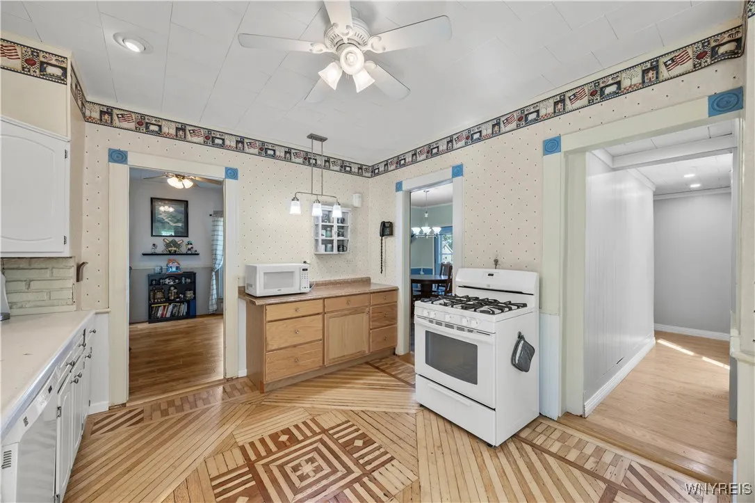 24 Elm Street, Warsaw, New York 14569, Warsaw, New York 14569, 5 Bedrooms Bedrooms, 10 Rooms Rooms,2 BathroomsBathrooms,Residential,Closed,24 Elm Street, Warsaw, New York 14569,0,B1635189