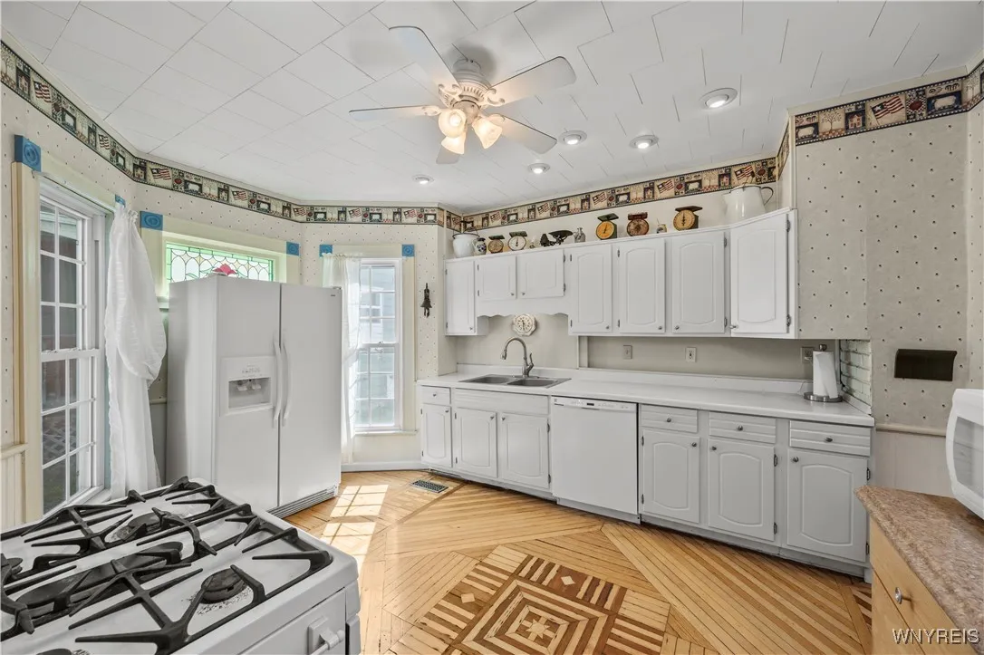 24 Elm Street, Warsaw, New York 14569, Warsaw, New York 14569, 5 Bedrooms Bedrooms, 10 Rooms Rooms,2 BathroomsBathrooms,Residential,Closed,24 Elm Street, Warsaw, New York 14569,0,B1635189