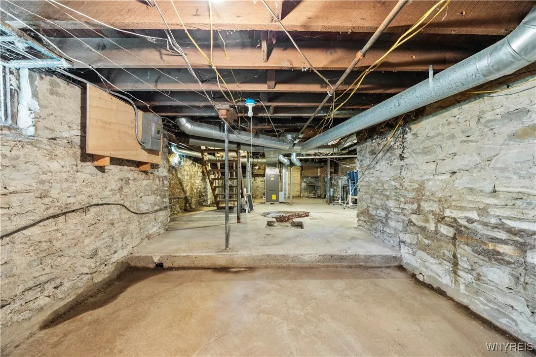24 Elm Street, Warsaw, New York 14569, Warsaw, New York 14569, 5 Bedrooms Bedrooms, 10 Rooms Rooms,2 BathroomsBathrooms,Residential,Closed,24 Elm Street, Warsaw, New York 14569,0,B1635189