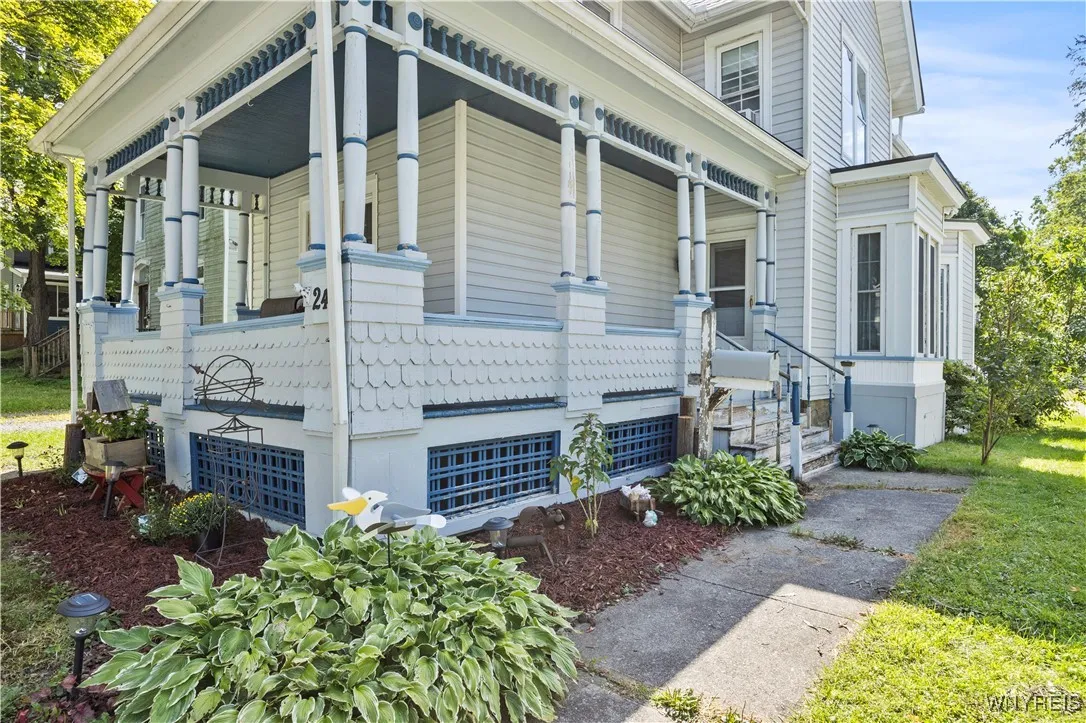 24 Elm Street, Warsaw, New York 14569, Warsaw, New York 14569, 5 Bedrooms Bedrooms, 10 Rooms Rooms,2 BathroomsBathrooms,Residential,Closed,24 Elm Street, Warsaw, New York 14569,0,B1635189