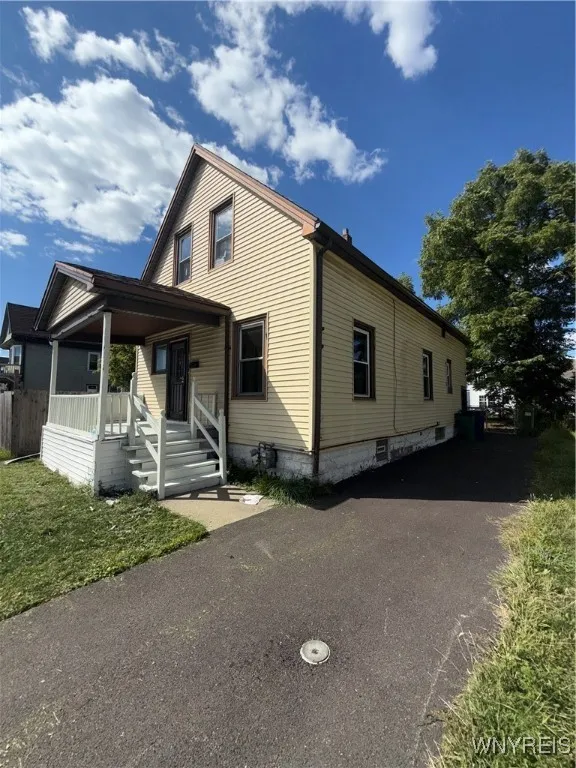 842 Woodlawn Avenue, Buffalo, New York 14211, Buffalo, New York 14211, 4 Bedrooms Bedrooms, 7 Rooms Rooms,1 BathroomBathrooms,Residential,For Sale,842 Woodlawn Avenue, Buffalo, New York 14211,0,B1634633