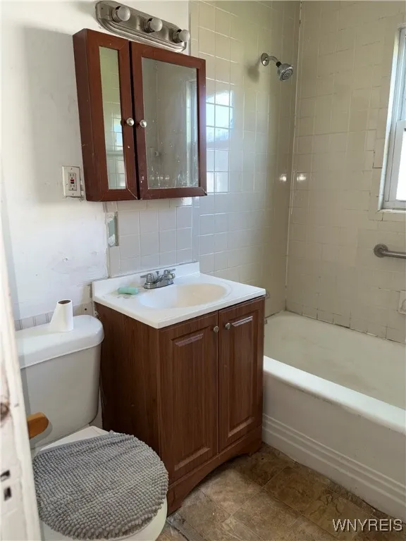 842 Woodlawn Avenue, Buffalo, New York 14211, Buffalo, New York 14211, 4 Bedrooms Bedrooms, 7 Rooms Rooms,1 BathroomBathrooms,Residential,For Sale,842 Woodlawn Avenue, Buffalo, New York 14211,0,B1634633