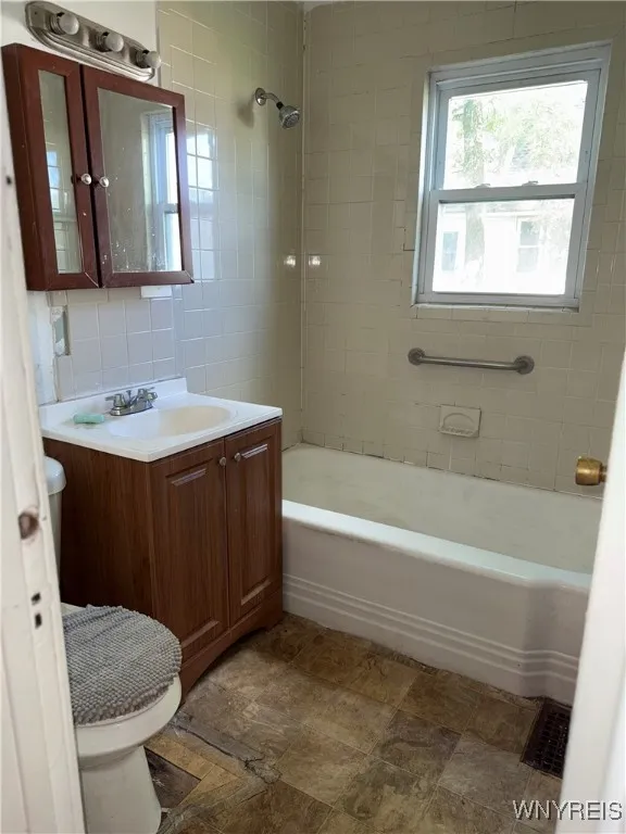 842 Woodlawn Avenue, Buffalo, New York 14211, Buffalo, New York 14211, 4 Bedrooms Bedrooms, 7 Rooms Rooms,1 BathroomBathrooms,Residential,For Sale,842 Woodlawn Avenue, Buffalo, New York 14211,0,B1634633