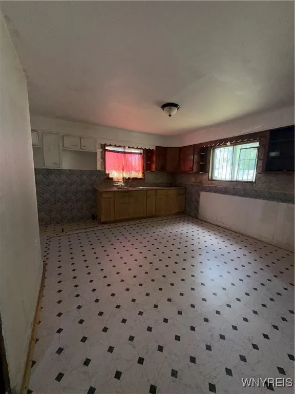 842 Woodlawn Avenue, Buffalo, New York 14211, Buffalo, New York 14211, 4 Bedrooms Bedrooms, 7 Rooms Rooms,1 BathroomBathrooms,Residential,For Sale,842 Woodlawn Avenue, Buffalo, New York 14211,0,B1634633