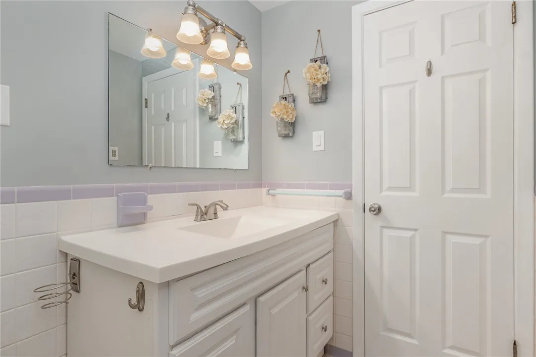 119 Sagamore Dr S, Clay, New York 13090, Clay, New York 13090, 3 Bedrooms Bedrooms, 6 Rooms Rooms,1 BathroomBathrooms,Residential,For Sale,119 Sagamore Dr S, Clay, New York 13090,0,R1635305