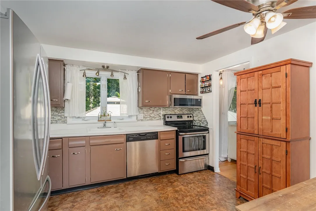 119 Sagamore Dr S, Clay, New York 13090, Clay, New York 13090, 3 Bedrooms Bedrooms, 6 Rooms Rooms,1 BathroomBathrooms,Residential,For Sale,119 Sagamore Dr S, Clay, New York 13090,0,R1635305