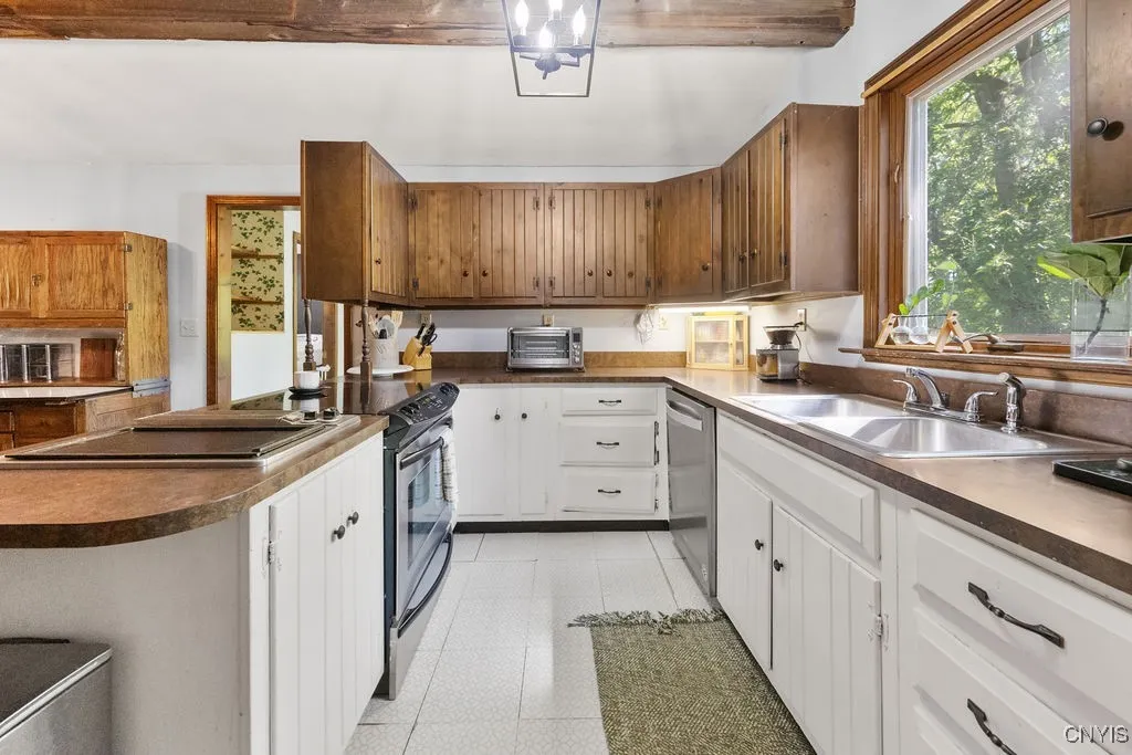 4674 Troop K Road, Manlius, New York 13104, Manlius, New York 13104, 3 Bedrooms Bedrooms, 11 Rooms Rooms,1 BathroomBathrooms,Residential,For Sale,4674 Troop K Road, Manlius, New York 13104,0,S1633940