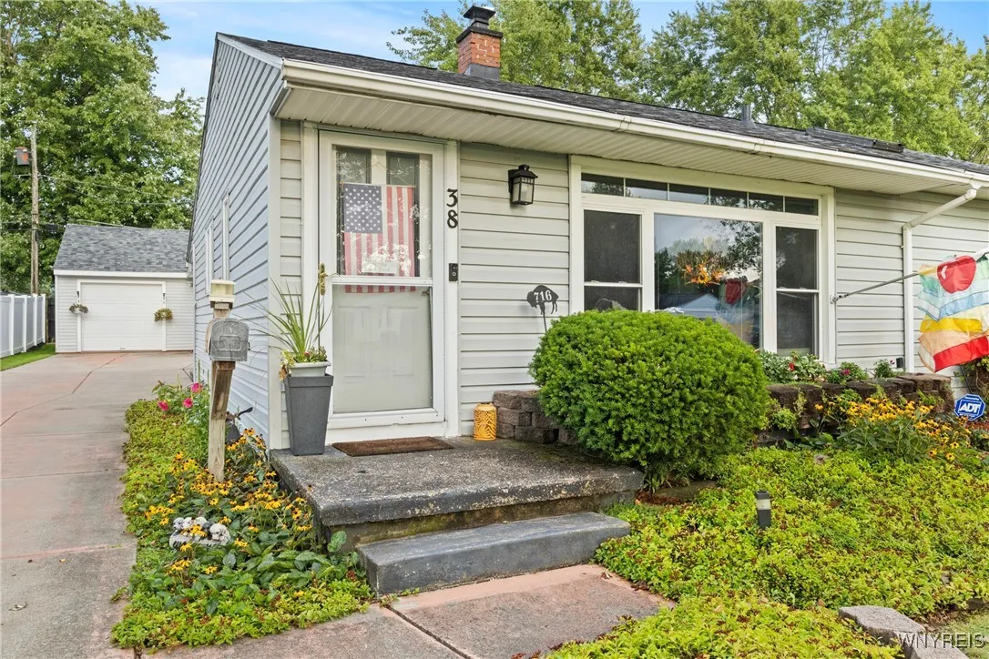 38 Pearce Drive, Amherst, New York 14226, Amherst, New York 14226, 3 Bedrooms Bedrooms, 7 Rooms Rooms,1 BathroomBathrooms,Residential,For Sale,38 Pearce Drive, Amherst, New York 14226,0,B1635798