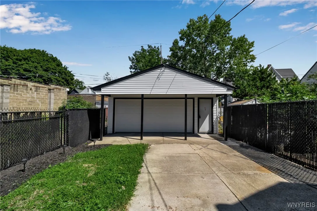 9 West Avenue, Buffalo, New York 14201, Buffalo, New York 14201, 4 Bedrooms Bedrooms, ,2 BathroomsBathrooms,Residential,For Sale,9 West Avenue, Buffalo, New York 14201,0,B1635377