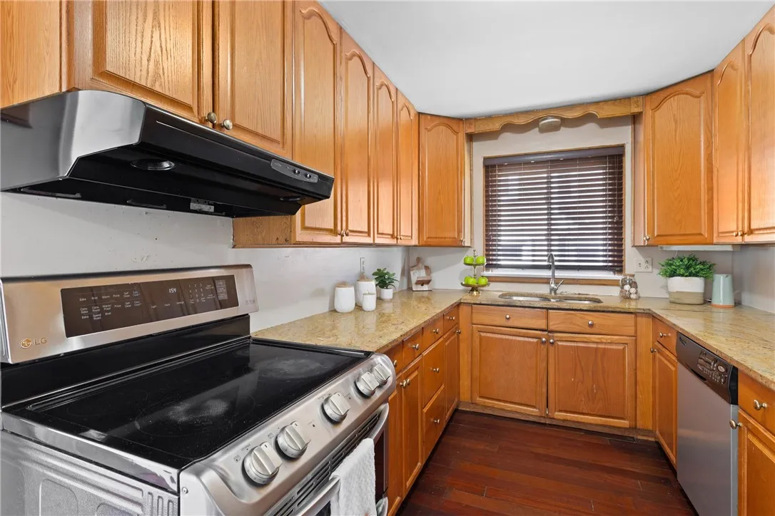 1412 Edgemere Drive, Greece, New York 14612, Greece, New York 14612, 3 Bedrooms Bedrooms, 6 Rooms Rooms,1 BathroomBathrooms,Residential,For Sale,1412 Edgemere Drive, Greece, New York 14612,0,R1635958