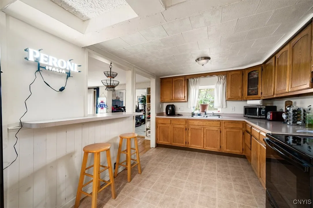 28 3rd Street, Whitestown, New York 13495, Whitestown, New York 13495, 3 Bedrooms Bedrooms, 7 Rooms Rooms,2 BathroomsBathrooms,Residential,For Sale,28 3rd Street, Whitestown, New York 13495,0,S1635963