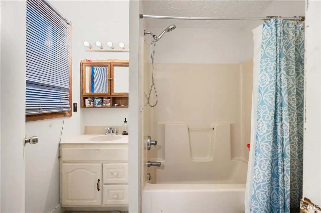 28 3rd Street, Whitestown, New York 13495, Whitestown, New York 13495, 3 Bedrooms Bedrooms, 7 Rooms Rooms,2 BathroomsBathrooms,Residential,For Sale,28 3rd Street, Whitestown, New York 13495,0,S1635963