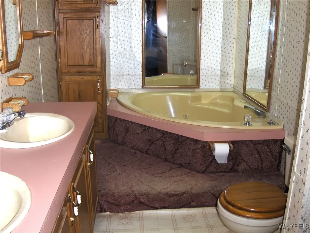 294 Canal Drive West 206, Macedon, New York 14502, Macedon, New York 14502, 3 Bedrooms Bedrooms, 6 Rooms Rooms,2 BathroomsBathrooms,Residential,For Sale,294 Canal Drive West 206, Macedon, New York 14502,0,B1635844