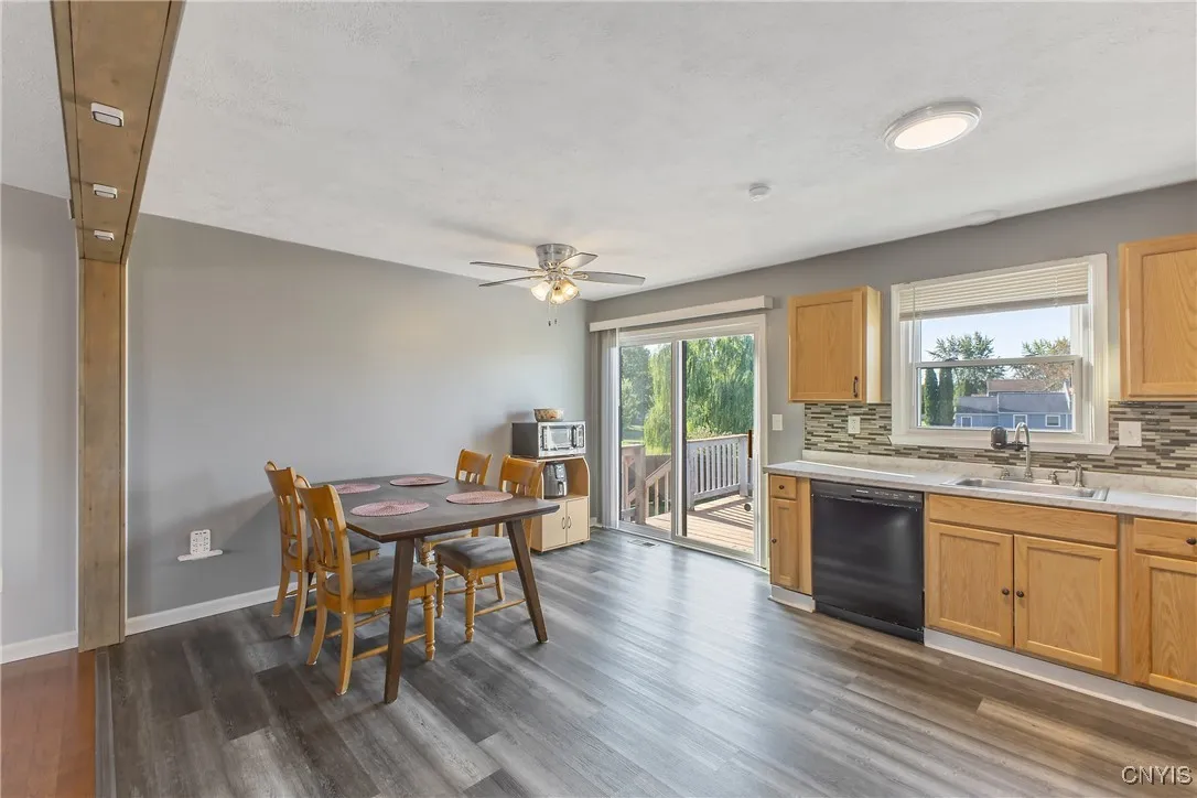 9487 Glengarriff Drive, Cicero, New York 13029, Cicero, New York 13029, 4 Bedrooms Bedrooms, 7 Rooms Rooms,2 BathroomsBathrooms,Residential,For Sale,9487 Glengarriff Drive, Cicero, New York 13029,0,S1635967