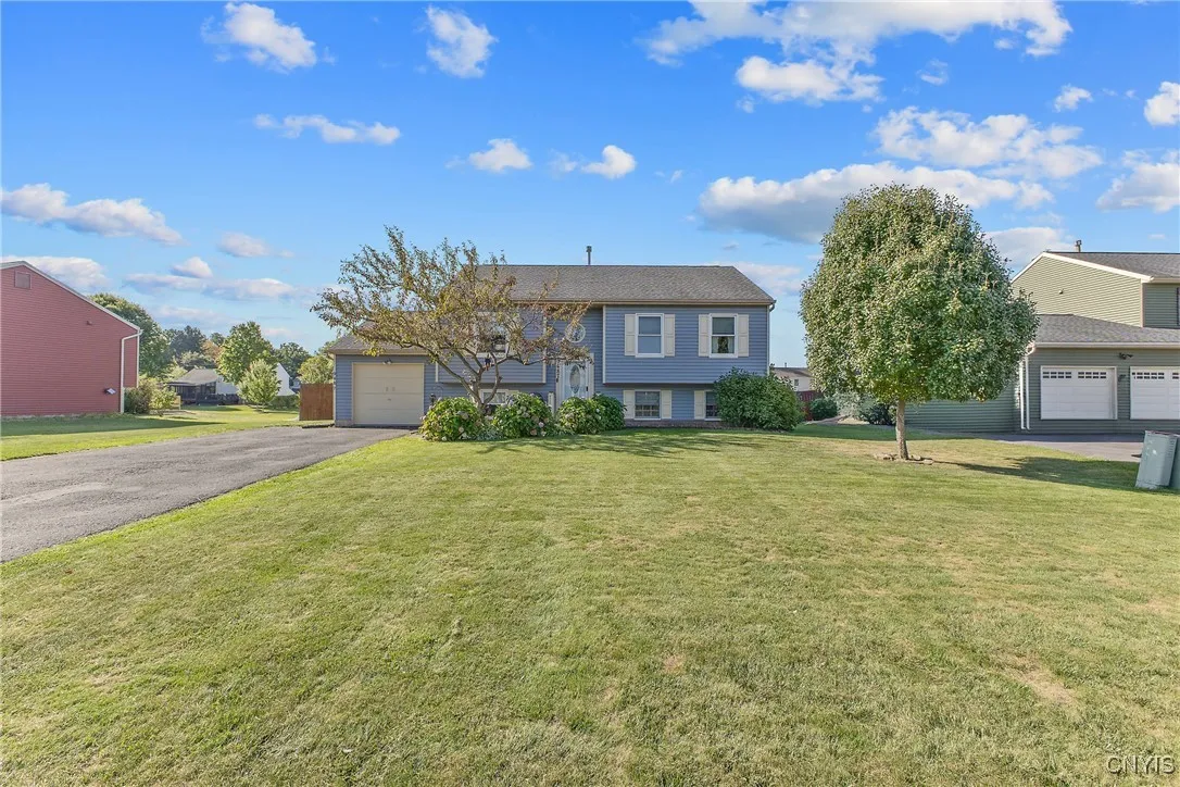 9487 Glengarriff Drive, Cicero, New York 13029, Cicero, New York 13029, 4 Bedrooms Bedrooms, 7 Rooms Rooms,2 BathroomsBathrooms,Residential,For Sale,9487 Glengarriff Drive, Cicero, New York 13029,0,S1635967