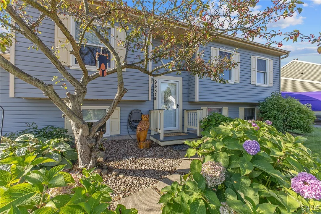 9487 Glengarriff Drive, Cicero, New York 13029, Cicero, New York 13029, 4 Bedrooms Bedrooms, 7 Rooms Rooms,2 BathroomsBathrooms,Residential,For Sale,9487 Glengarriff Drive, Cicero, New York 13029,0,S1635967