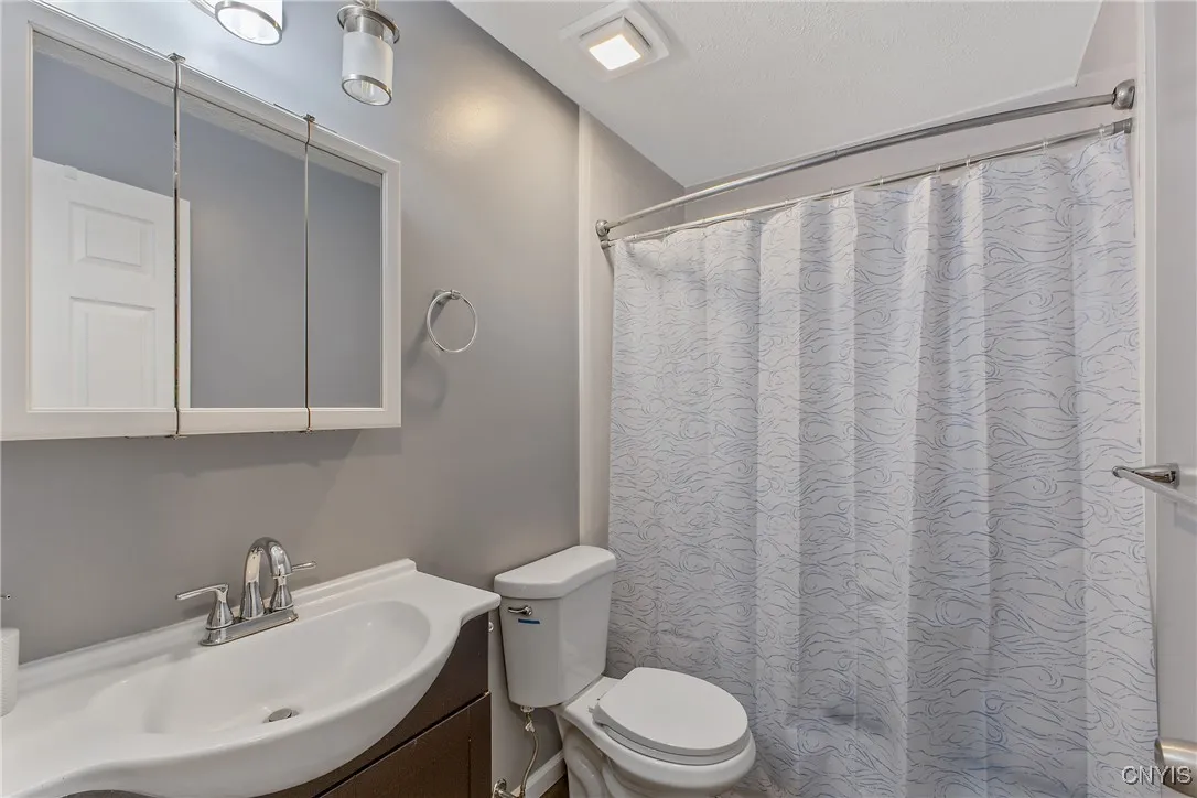 9487 Glengarriff Drive, Cicero, New York 13029, Cicero, New York 13029, 4 Bedrooms Bedrooms, 7 Rooms Rooms,2 BathroomsBathrooms,Residential,For Sale,9487 Glengarriff Drive, Cicero, New York 13029,0,S1635967