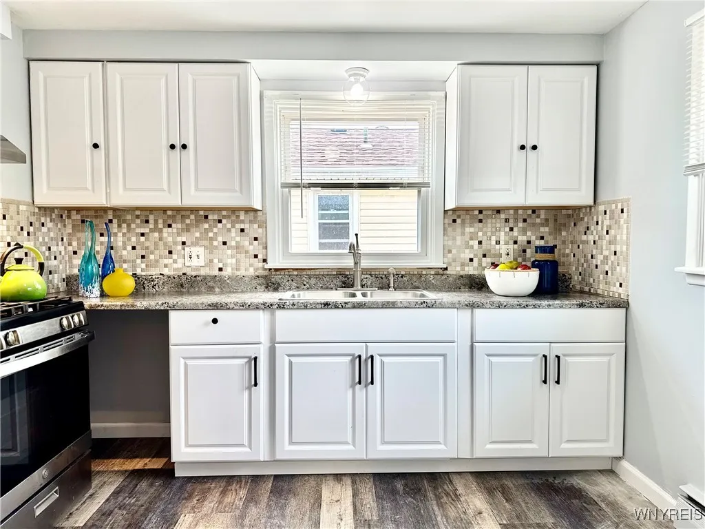 28 Ayrault Drive, Amherst, New York 14228, Amherst, New York 14228, 3 Bedrooms Bedrooms, 6 Rooms Rooms,1 BathroomBathrooms,Residential Lease,Closed,28 Ayrault Drive, Amherst, New York 14228,0,B1635985