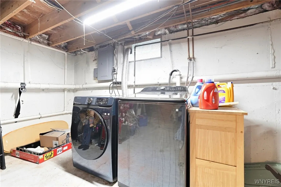 89 Park Lane Circle, Lockport City, New York 14094, Lockport City, New York 14094, 4 Bedrooms Bedrooms, 8 Rooms Rooms,2 BathroomsBathrooms,Residential,For Sale,89 Park Lane Circle, Lockport City, New York 14094,0,B1635998
