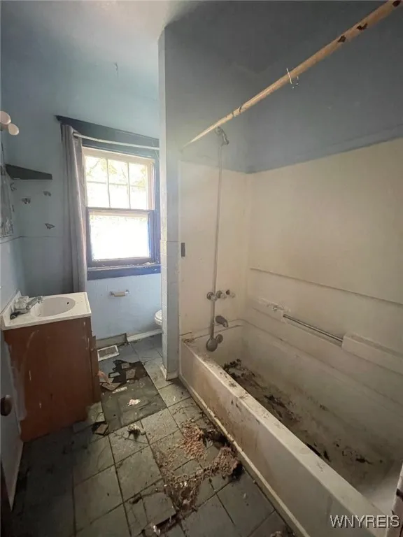 115 Stratford Road, Buffalo, New York 14216, Buffalo, New York 14216, 2 Bedrooms Bedrooms, 5 Rooms Rooms,1 BathroomBathrooms,Residential,For Sale,115 Stratford Road, Buffalo, New York 14216,0,B1635977