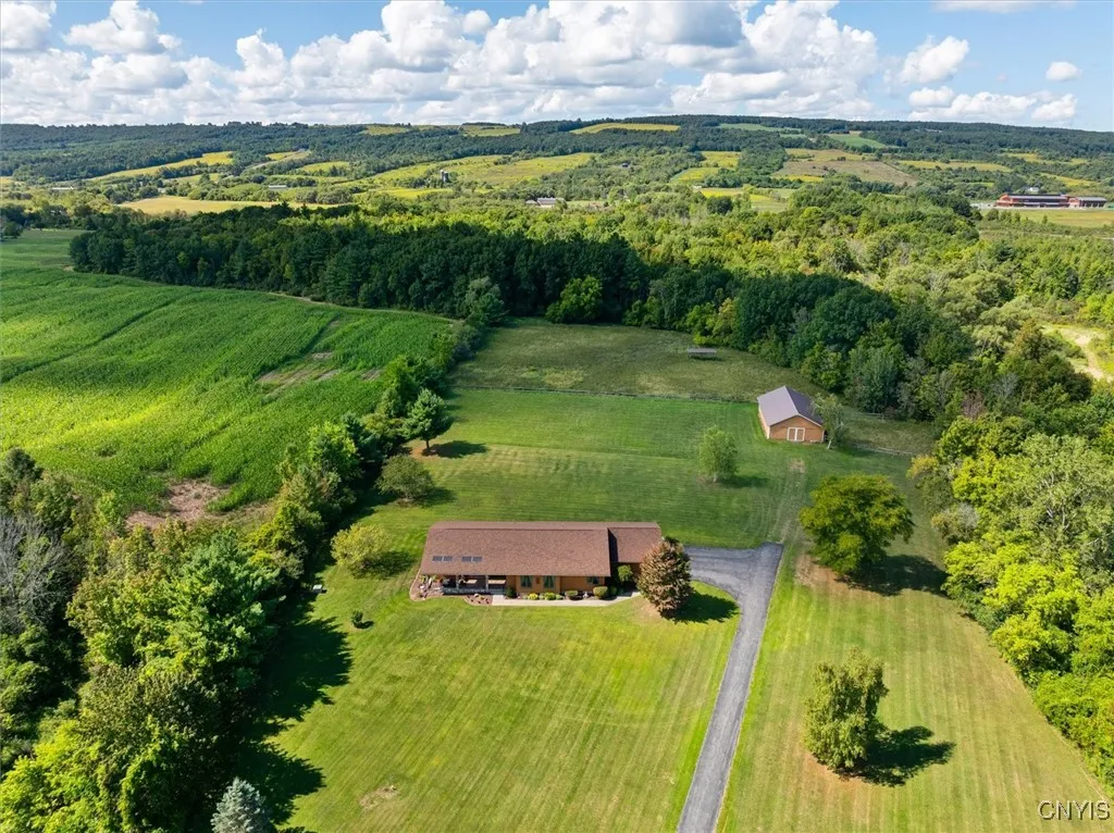 2354 Middle Road, Oneida, New York 13421, Oneida, New York 13421, 3 Bedrooms Bedrooms, 11 Rooms Rooms,2 BathroomsBathrooms,Residential,For Sale,2354 Middle Road, Oneida, New York 13421,0,S1635600