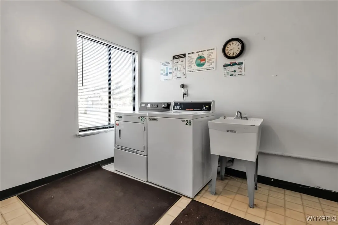 21 Coolbrook Court A, Amherst, New York 14051, Amherst, New York 14051, 1 Bedroom Bedrooms, 4 Rooms Rooms,1 BathroomBathrooms,Residential,For Sale,21 Coolbrook Court A, Amherst, New York 14051,0,B1635975