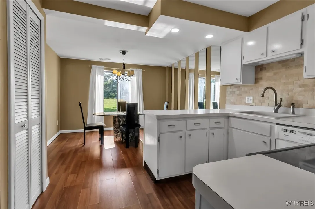 21 Coolbrook Court A, Amherst, New York 14051, Amherst, New York 14051, 1 Bedroom Bedrooms, 4 Rooms Rooms,1 BathroomBathrooms,Residential,For Sale,21 Coolbrook Court A, Amherst, New York 14051,0,B1635975