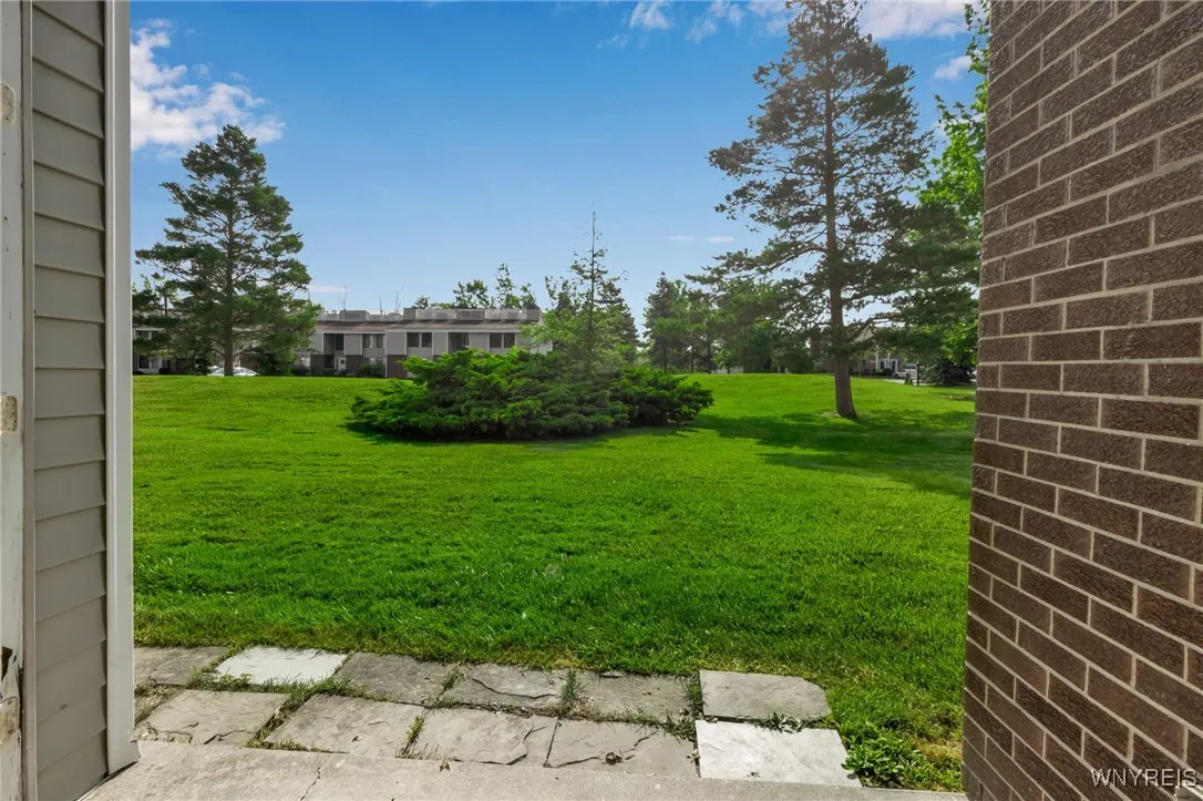 21 Coolbrook Court A, Amherst, New York 14051, Amherst, New York 14051, 1 Bedroom Bedrooms, 4 Rooms Rooms,1 BathroomBathrooms,Residential,For Sale,21 Coolbrook Court A, Amherst, New York 14051,0,B1635975