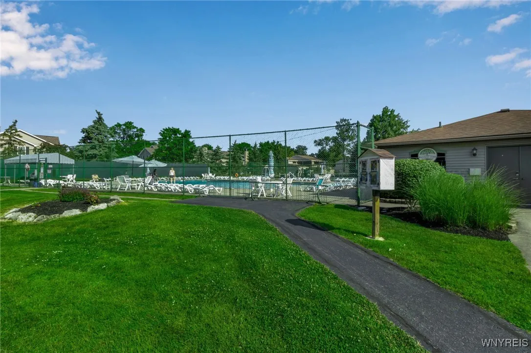 21 Coolbrook Court A, Amherst, New York 14051, Amherst, New York 14051, 1 Bedroom Bedrooms, 4 Rooms Rooms,1 BathroomBathrooms,Residential,For Sale,21 Coolbrook Court A, Amherst, New York 14051,0,B1635975