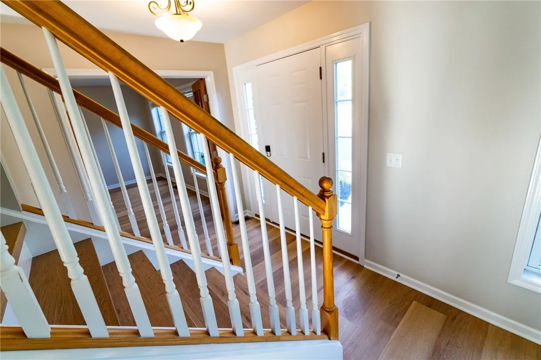 649 Kayloc Circle, Webster, New York 14580, Webster, New York 14580, 4 Bedrooms Bedrooms, 11 Rooms Rooms,2 BathroomsBathrooms,Residential Lease,For Rent,649 Kayloc Circle, Webster, New York 14580,0,R1635986