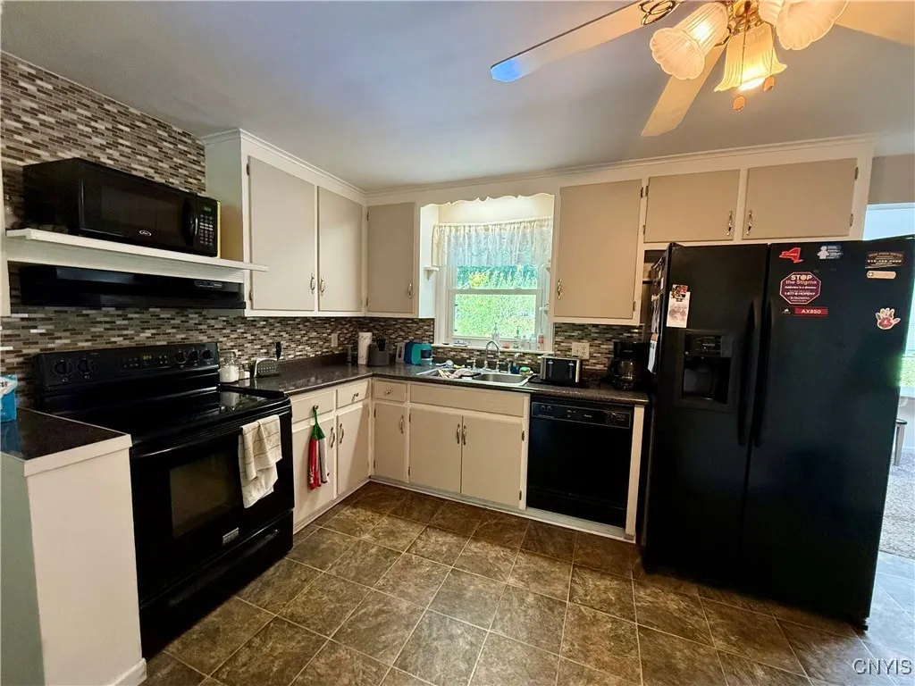 423 North Orchard Road, Geddes, New York 13209, Geddes, New York 13209, 3 Bedrooms Bedrooms, 7 Rooms Rooms,1 BathroomBathrooms,Residential,For Sale,423 North Orchard Road, Geddes, New York 13209,0,S1634657