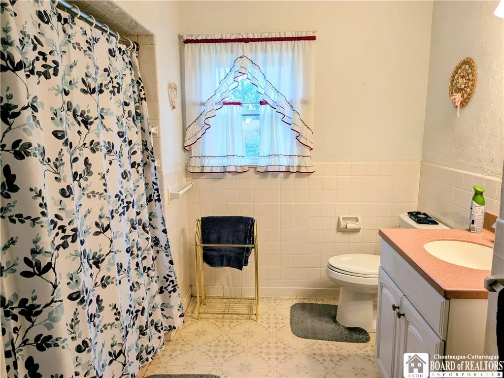 392 Broadhead Avenue, Jamestown, New York 14701, Jamestown, New York 14701, 3 Bedrooms Bedrooms, 8 Rooms Rooms,1 BathroomBathrooms,Residential,For Sale,392 Broadhead Avenue, Jamestown, New York 14701,0,R1635562