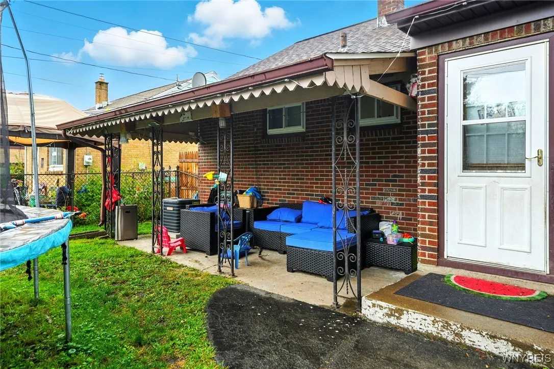 105 Seminole Parkway, Cheektowaga, New York 14225, Cheektowaga, New York 14225, 3 Bedrooms Bedrooms, 6 Rooms Rooms,2 BathroomsBathrooms,Residential,For Sale,105 Seminole Parkway, Cheektowaga, New York 14225,0,B1635830