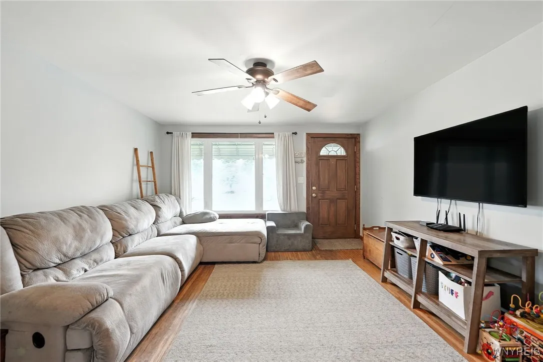 105 Seminole Parkway, Cheektowaga, New York 14225, Cheektowaga, New York 14225, 3 Bedrooms Bedrooms, 6 Rooms Rooms,2 BathroomsBathrooms,Residential,For Sale,105 Seminole Parkway, Cheektowaga, New York 14225,0,B1635830