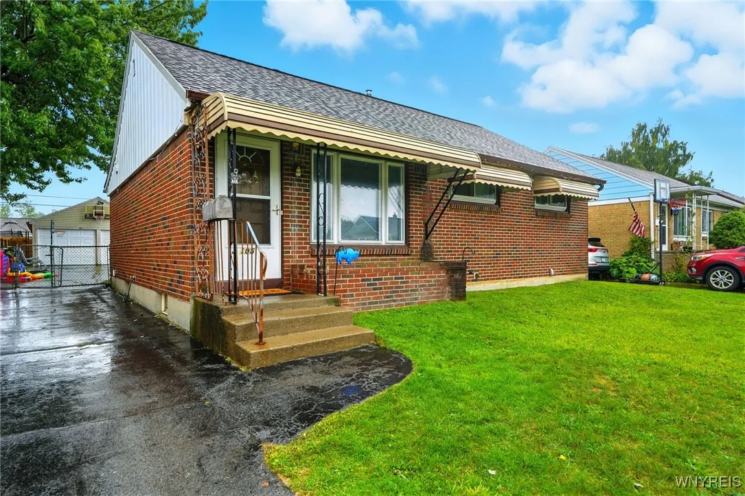 105 Seminole Parkway, Cheektowaga, New York 14225, Cheektowaga, New York 14225, 3 Bedrooms Bedrooms, 6 Rooms Rooms,2 BathroomsBathrooms,Residential,For Sale,105 Seminole Parkway, Cheektowaga, New York 14225,0,B1635830
